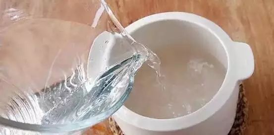 Cho yến vào thố