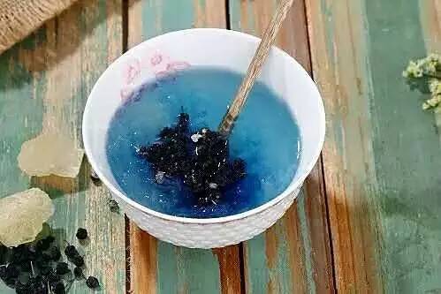 Tổ yến chưng hắc kỷ tử