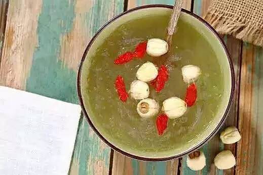 Tổ yến hạt sen kỷ tử