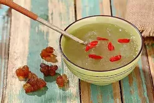 Tổ yến chưng kỷ tử